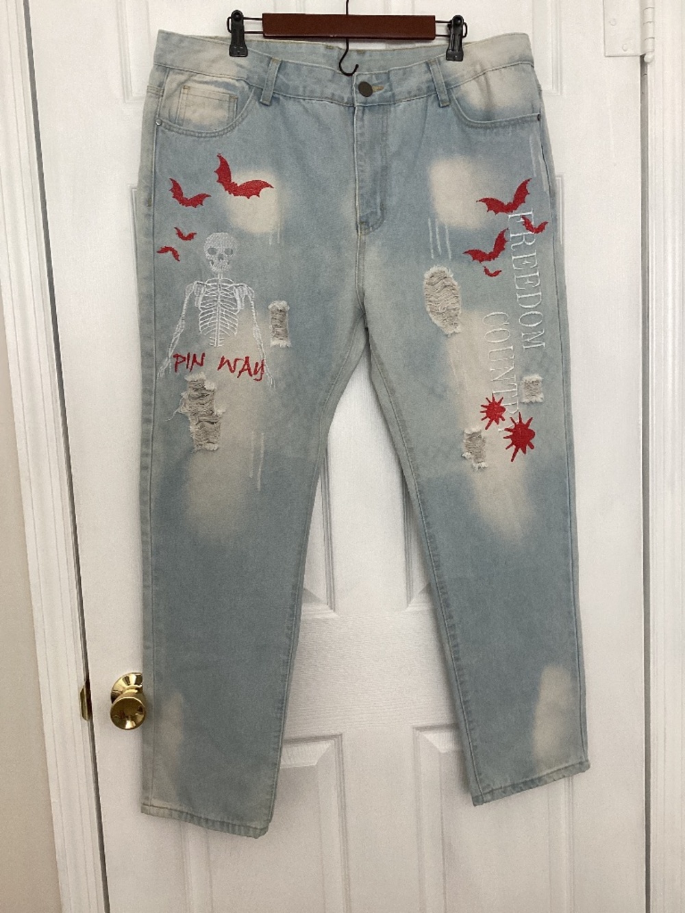Pin Way Y2K Freedom Country Graphic Distressed Jeans size 40 Like New Streetwear